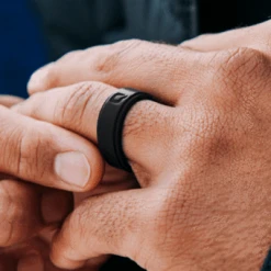 QALO Men's Step Edge Silicone Ring - Black Accessories